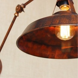 Aplique de pared plegable retráctil nostálgico industrial retro de brazo largo con aspecto oxidado.