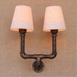 Aplique de pared de latón rústico Lodge para iluminación ambiental.