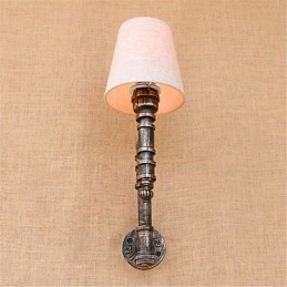 Aplique de pared rústico de latón antiguo estilo campestre para iluminación ambiental.