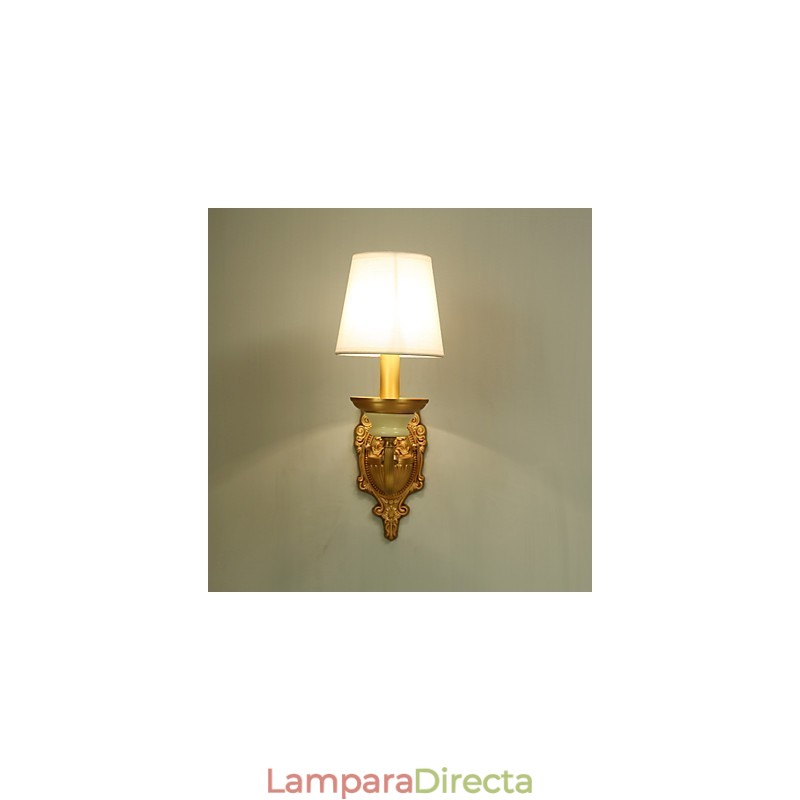 Aplique de pared de latón clásico, tradicional y de estilo campestre, ideal para iluminar desde arriba en estilo mini.