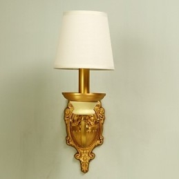 Aplique de pared de latón clásico, tradicional y de estilo campestre, ideal para iluminar desde arriba en estilo mini.