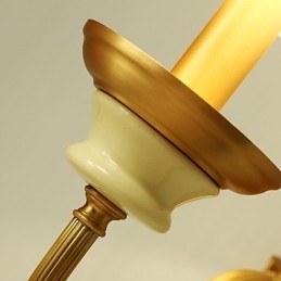 Aplique de pared de latón clásico, tradicional y de estilo campestre, ideal para iluminar desde arriba en estilo mini.