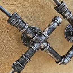 Apliques de pared con luz ambiental de estilo rústico tipo cabaña.