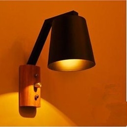 Lámpara de cama de hierro y madera cálida con personalidad creativa y interruptor para estudio en pasillo nórdico