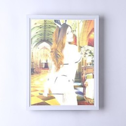 Pintura contemporánea moderna integrada para apliques de pared con luz ambiental.