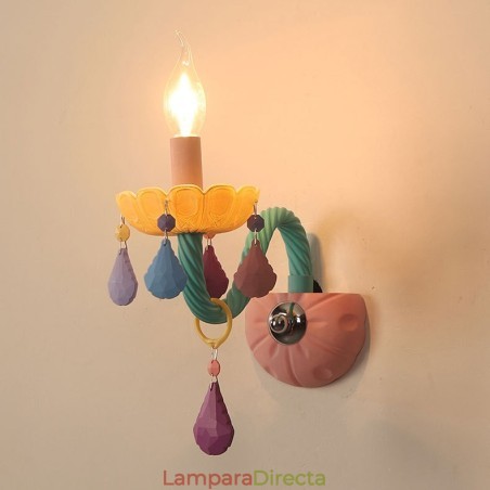 Lámpara de pared de cristal retro con forma de vela Macaron de 1 luz y múltiples cristales para habitación infantil. Lámpara de pared de cristal retro con forma de vela Macaron de 1 luz y múltiples cristales para habitación infantil.
