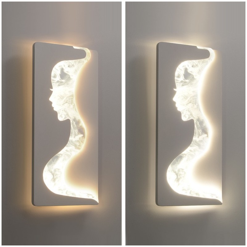 Lámpara de pared interior con diseño de chicas encantadoras mirando hacia la izquierda y hacia la derecha