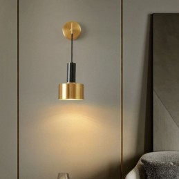 Aplique de pared moderno con contraste de color negro y dorado