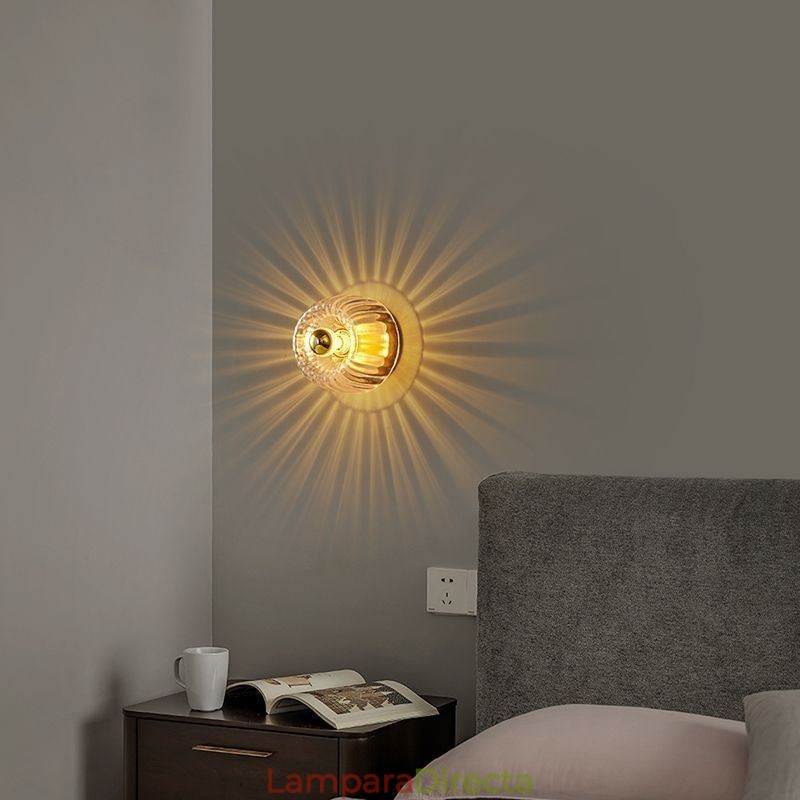 Iluminación de pared moderna con pantalla de vidrio transparente, aplique de pared cepillado.