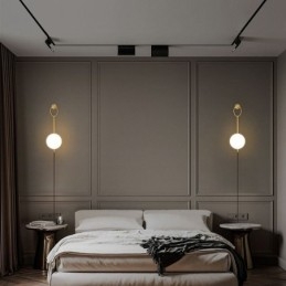 Aplique de pared moderno con forma de globo y cristal dorado cepillado