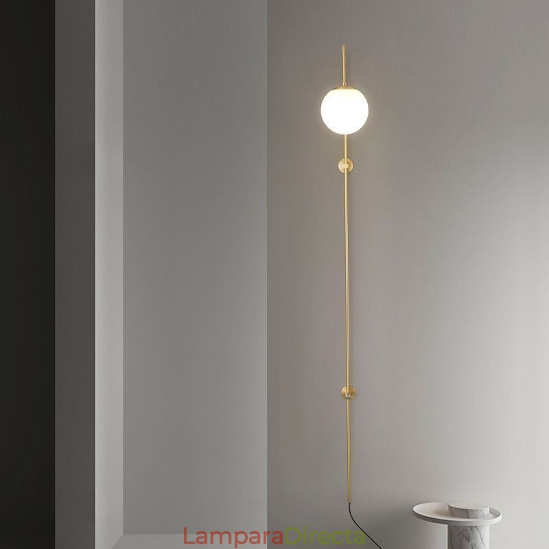 Aplique de pared moderno con forma de globo y cristal dorado cepillado
