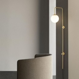 Aplique de pared moderno con forma de globo y cristal dorado cepillado