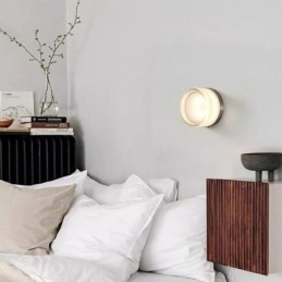 Aplique de pared moderno minimalista de acrílico de un solo cabezal redondo de hierro forjado, aplique de pared pequeño