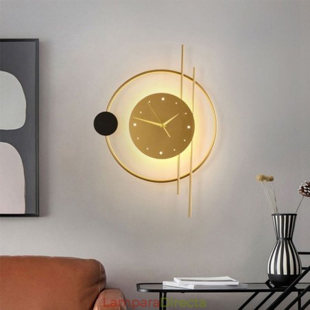Lámpara de pared con reloj, moderna y minimalista, de hierro forjado. Lámpara de pared con reloj, moderna y minimalista, de hierro forjado.