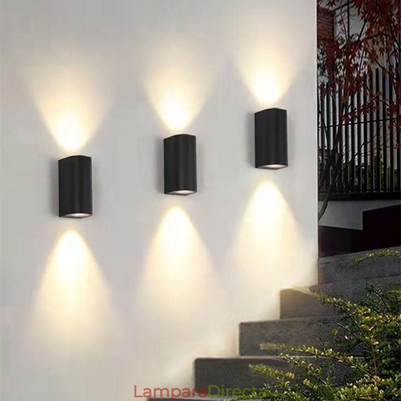 Lámpara de pared moderna y sencilla de aluminio para interiores.
