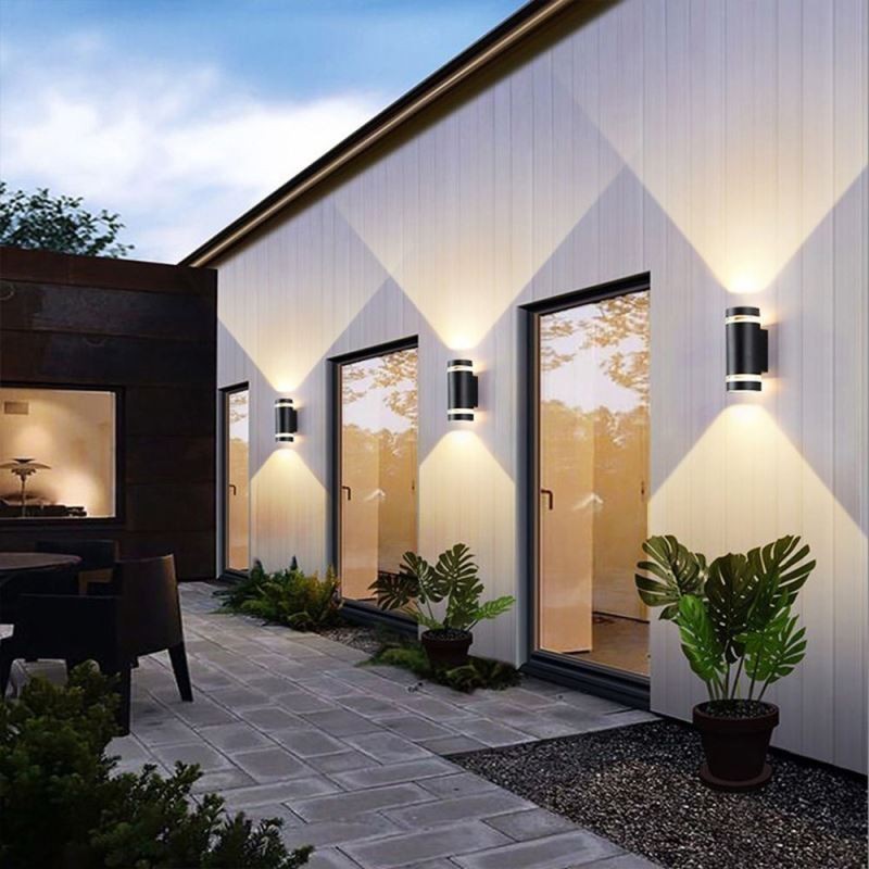 Lámpara de pared de aluminio de doble cabezal, resistente al agua, con iluminación vertical.