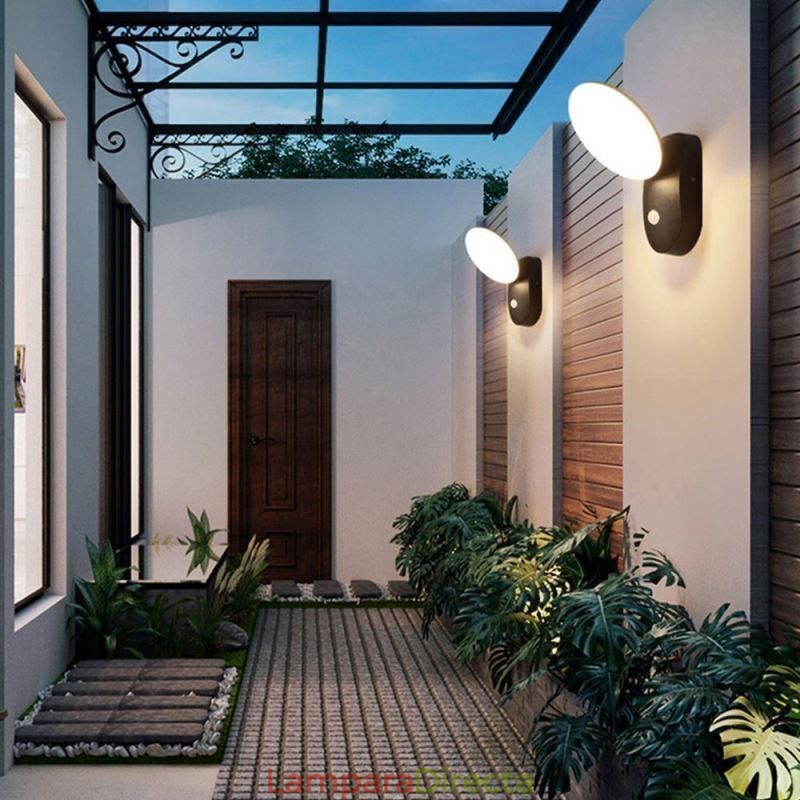 Lámpara de pared minimalista moderna de aluminio para jardín, resistente al agua, con forma de media luna.