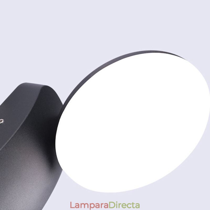 Lámpara de pared minimalista moderna de aluminio para jardín, resistente al agua, con forma de media luna.