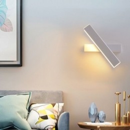 Lámpara de pared giratoria para mesita de noche, de aluminio.