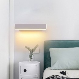 Lámpara de pared giratoria para mesita de noche, de aluminio.