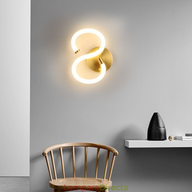 Lámpara de pared con letras del alfabeto
