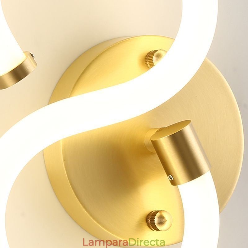Lámpara de pared con letras del alfabeto