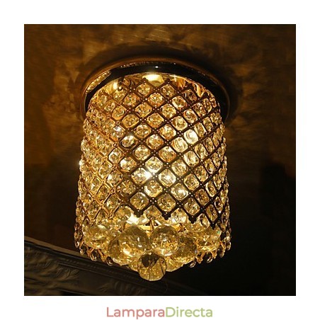 Lámpara de techo moderna de cristal con acabado dorado y forma espiral. Lámpara de techo moderna de cristal con acabado dorado y forma espiral.