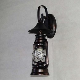 Lámpara de pared vintage de metal negro con una luz
