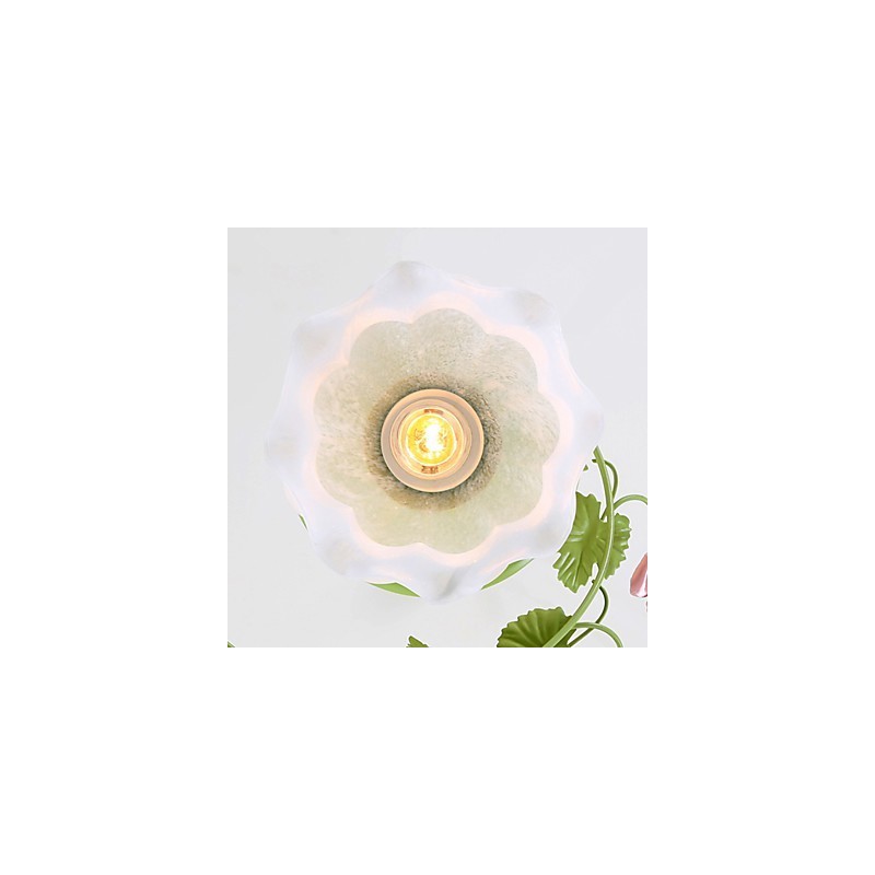 Día de San Valentín: Las flores y plantas del jardín de rosas absorben la luz del domo.