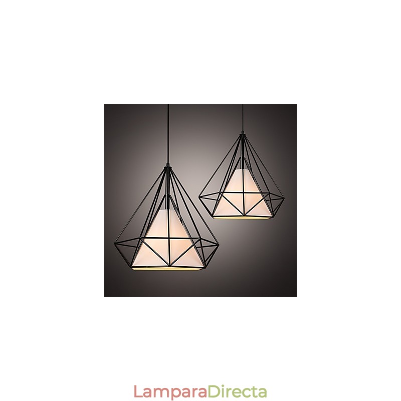 Lámparas de hierro forjado, faroles y candelabros de estilo industrial tipo loft que restauran formas antiguas.