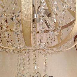 Lámpara de araña creativa de hierro, de cristal y cuero de lujo posmoderna