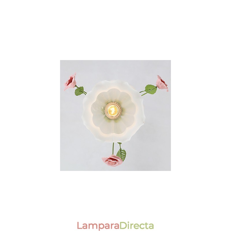 Las flores y plantas del jardín del Día de San Valentín absorben la luz del domo