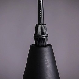 Lámpara colgante aerodinámica en negro