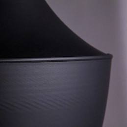 Lámpara colgante aerodinámica en negro