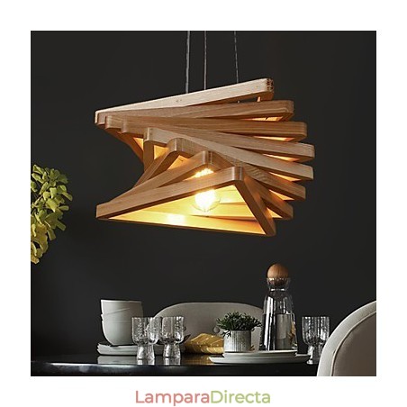 Lámpara colgante de bambú con pintura de madera, estilo campestre clásico tradicional. Lámpara colgante de bambú con pintura de madera, estilo campestre clásico tradicional.