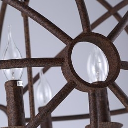 Lámpara de araña de hierro forjado estilo nórdico estilo retro americano con velas. La lámpara de araña negra.