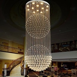 Lámpara colgante moderna de cristal de 12 luces con dosel plateado y globo de cristal transparente.