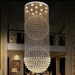 Lámpara colgante moderna de cristal de 12 luces con dosel plateado y globo de cristal transparente.