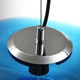 Lámpara colgante de diseño moderno de cristal azul con bombilla incluida.