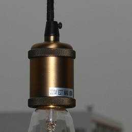 Lámpara colgante de metal con pintura campestre