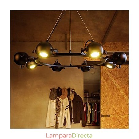 Lámpara de araña vintage de hierro con diseño creativo de viento industrial. Lámpara de araña vintage de hierro con diseño creativo de viento industrial.