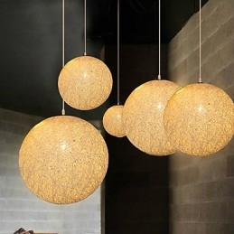 Lámpara colgante de cáñamo con forma esférica contemporánea y contraída.