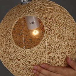 Lámpara colgante de cáñamo con forma esférica contemporánea y contraída.