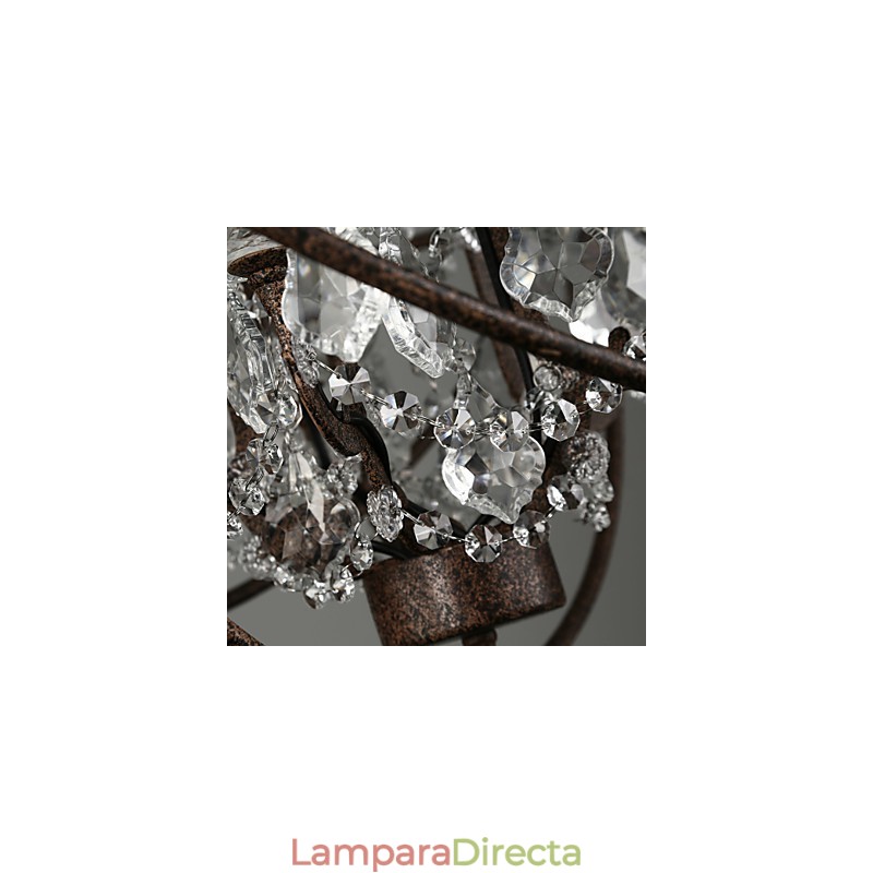 Lámpara de araña de cristal tradicional clásica de metal.