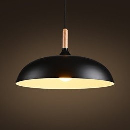 Lámpara colgante retro de madera y metal para cafetería.